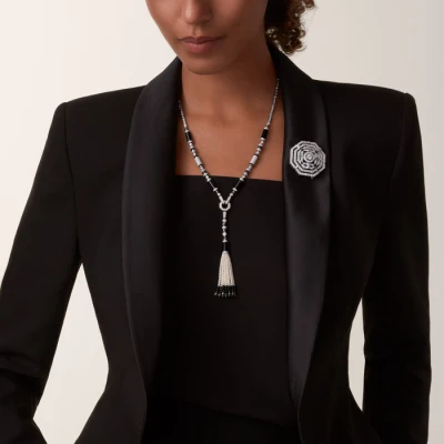 Cartier Geometry & Contrast