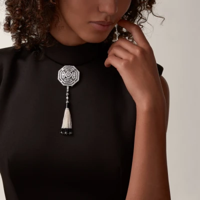 Cartier Geometry & Contrast