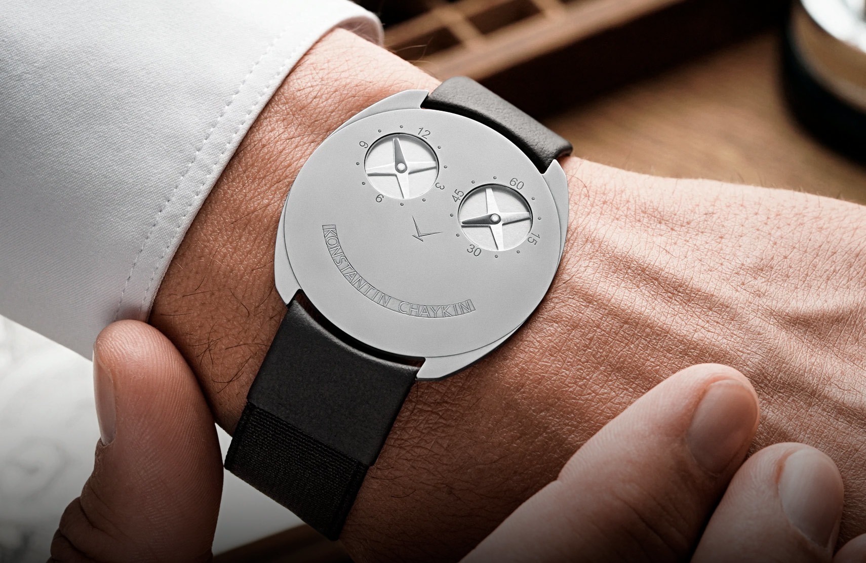 Превью статьи Почему мода возвращается к тонким цепочкам и аккуратным часам