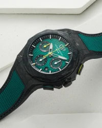 Girard-Perregaux Laureato Absolute Chronograph AMF1 Edition Girard-Perregaux Laureato Absolute Chronograph AMF1 Edition