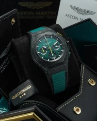 Girard-Perregaux Laureato Absolute Chronograph AMF1 Edition Girard-Perregaux Laureato Absolute Chronograph AMF1 Edition