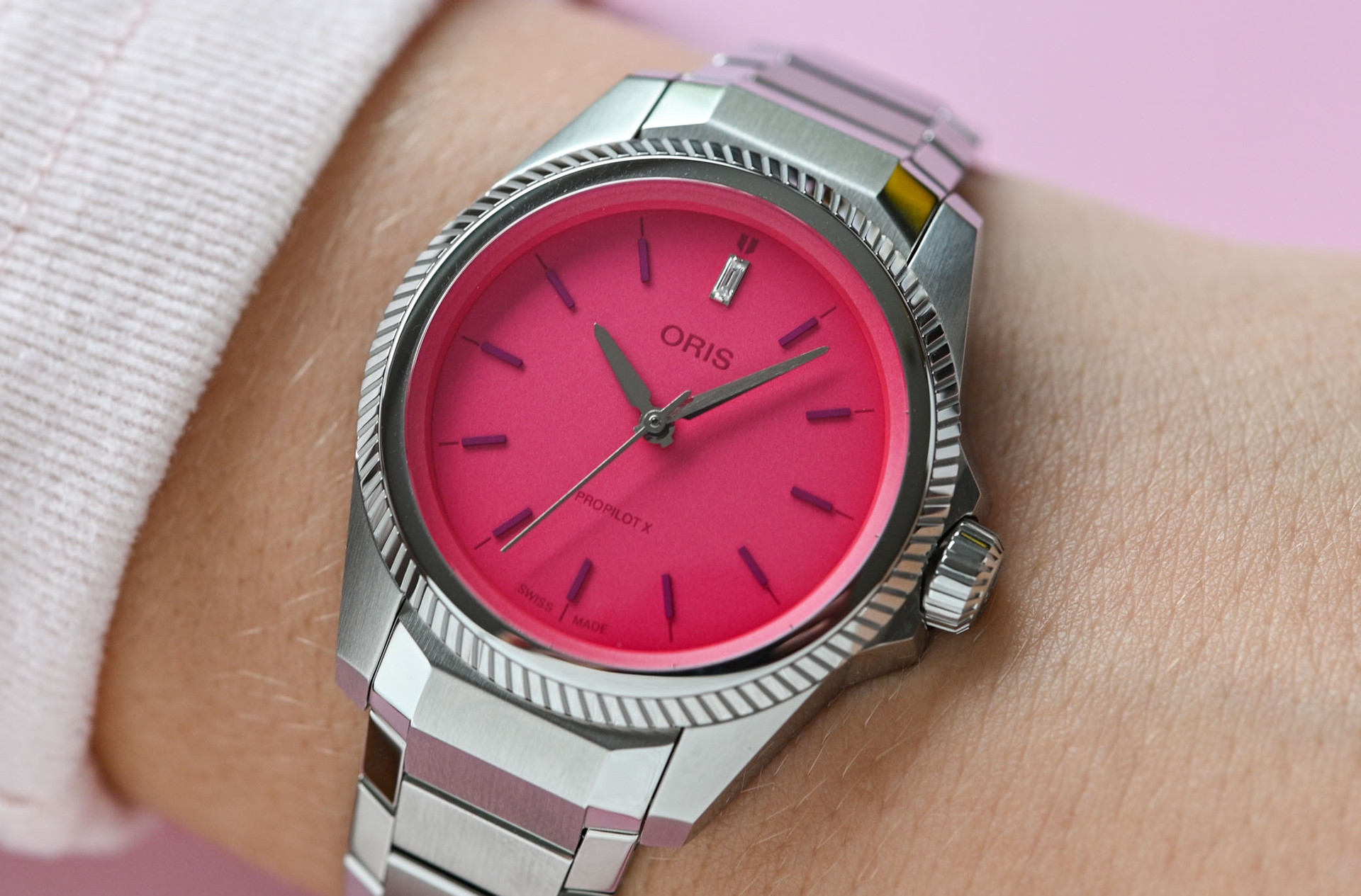 Превью статьи Oris ProPilot X Miss Piggy Edition