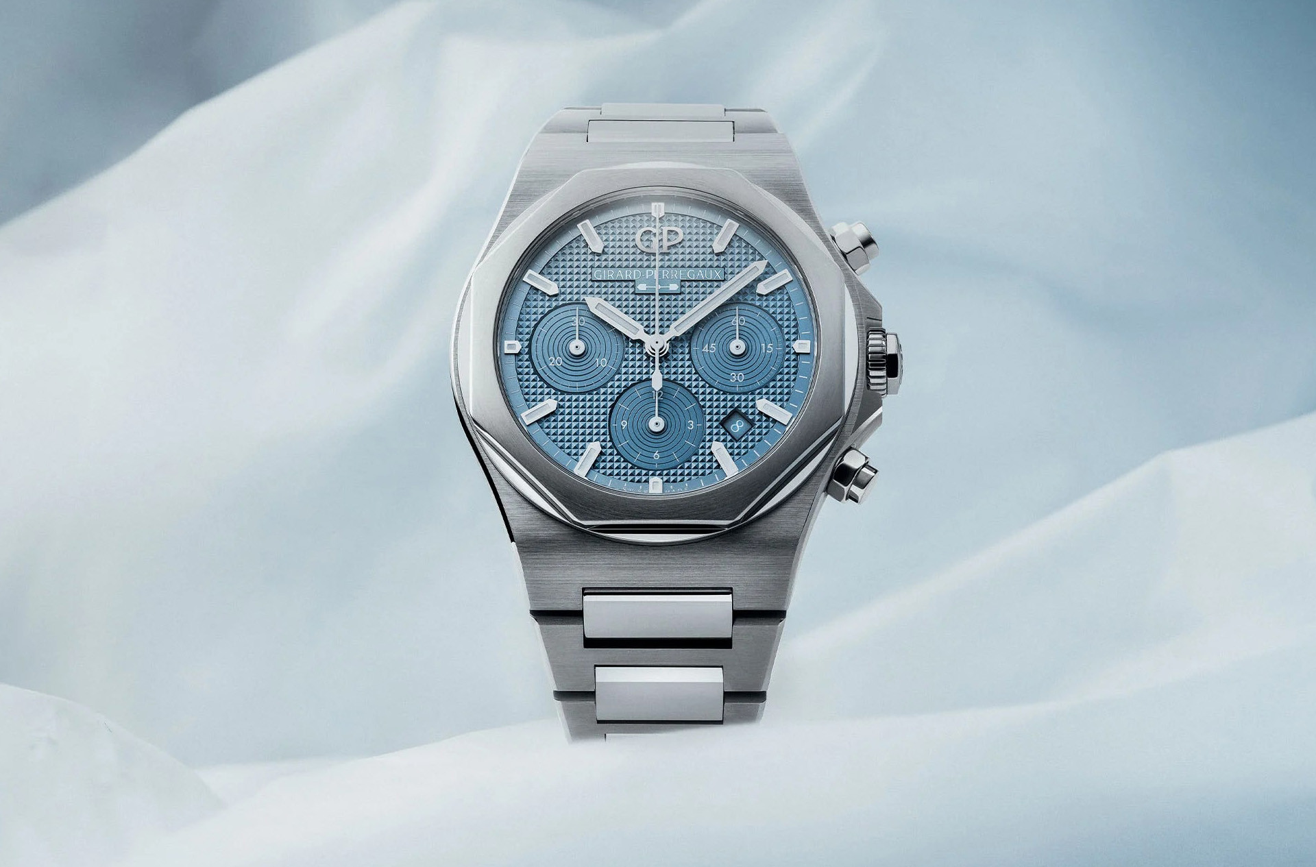 Превью статьи Girard-Perregaux Laureato Chronograph Ice Blue