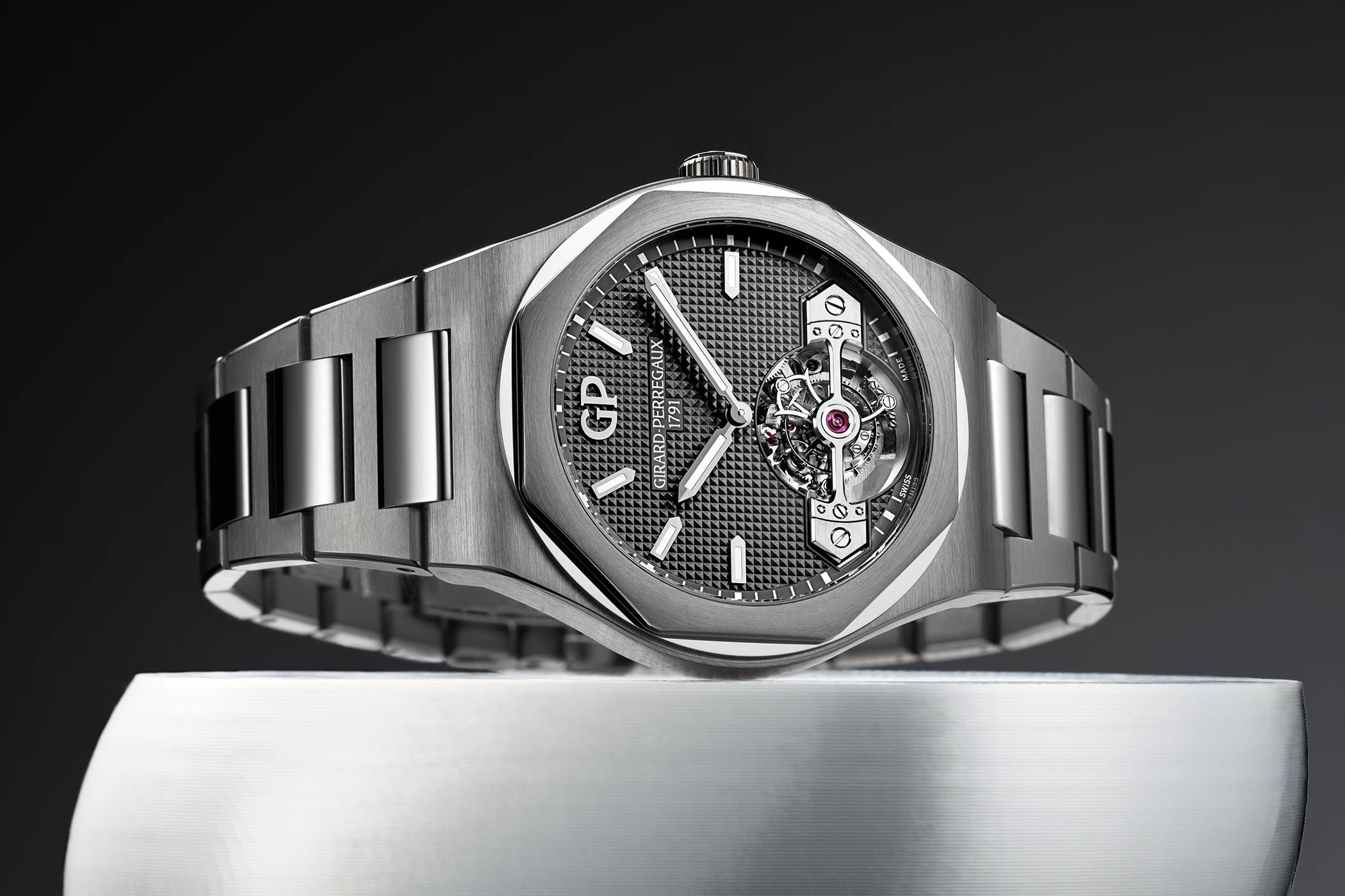 Bucherer Exclusive Girard-Perregaux Laureato Tourbillon