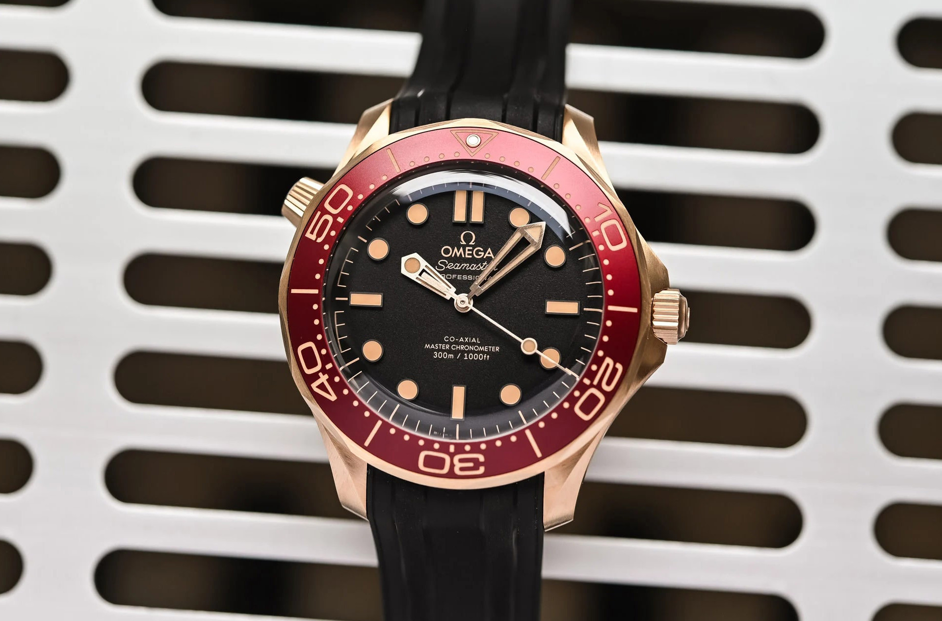 Превью статьи Omega Seamaster Diver 300M Bronze Gold