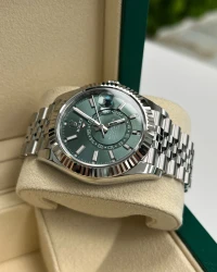 Rolex Sky-Dweller Rolex Sky-Dweller
