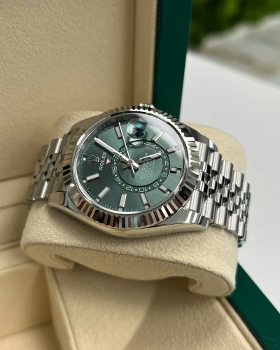 Rolex Sky-Dweller Rolex Sky-Dweller