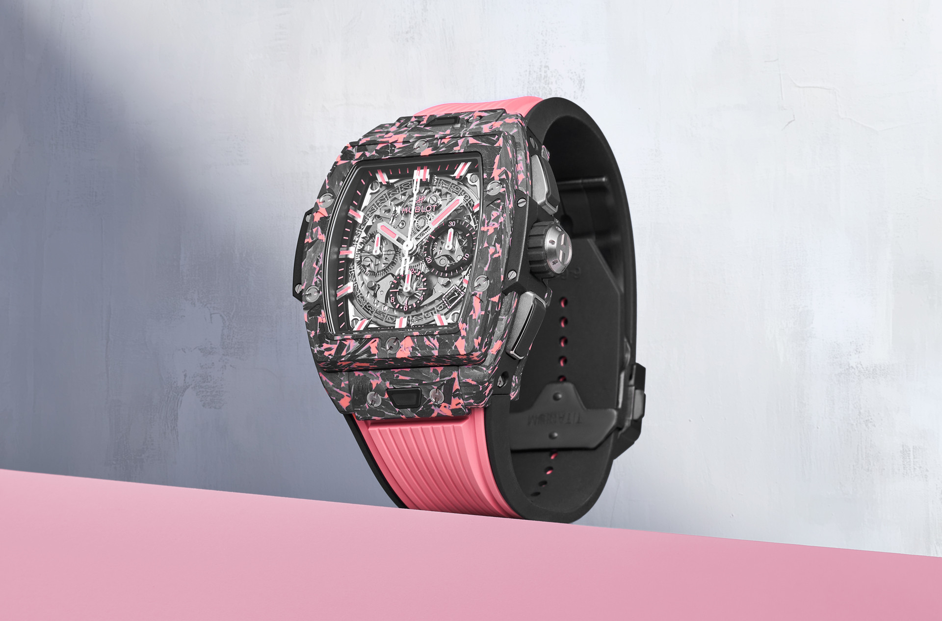 Превью статьи Hublot Spirit of Big Bang Carbon Candy Pink