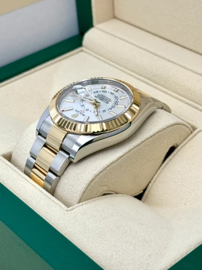 Rolex Sky-Dweller Rolex Sky-Dweller