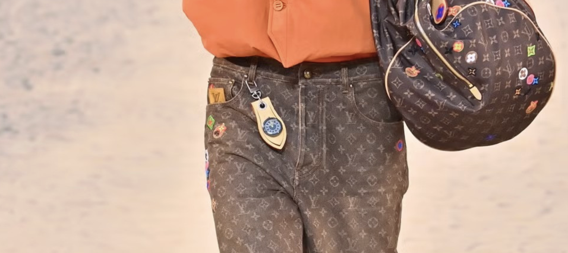 Louis Vuitton Monterey Ceramic Charm на показе мужской коллекции весна-лето 2027 Louis Vuitton Monterey Ceramic Charm на показе мужской коллекции весна-лето 2027
