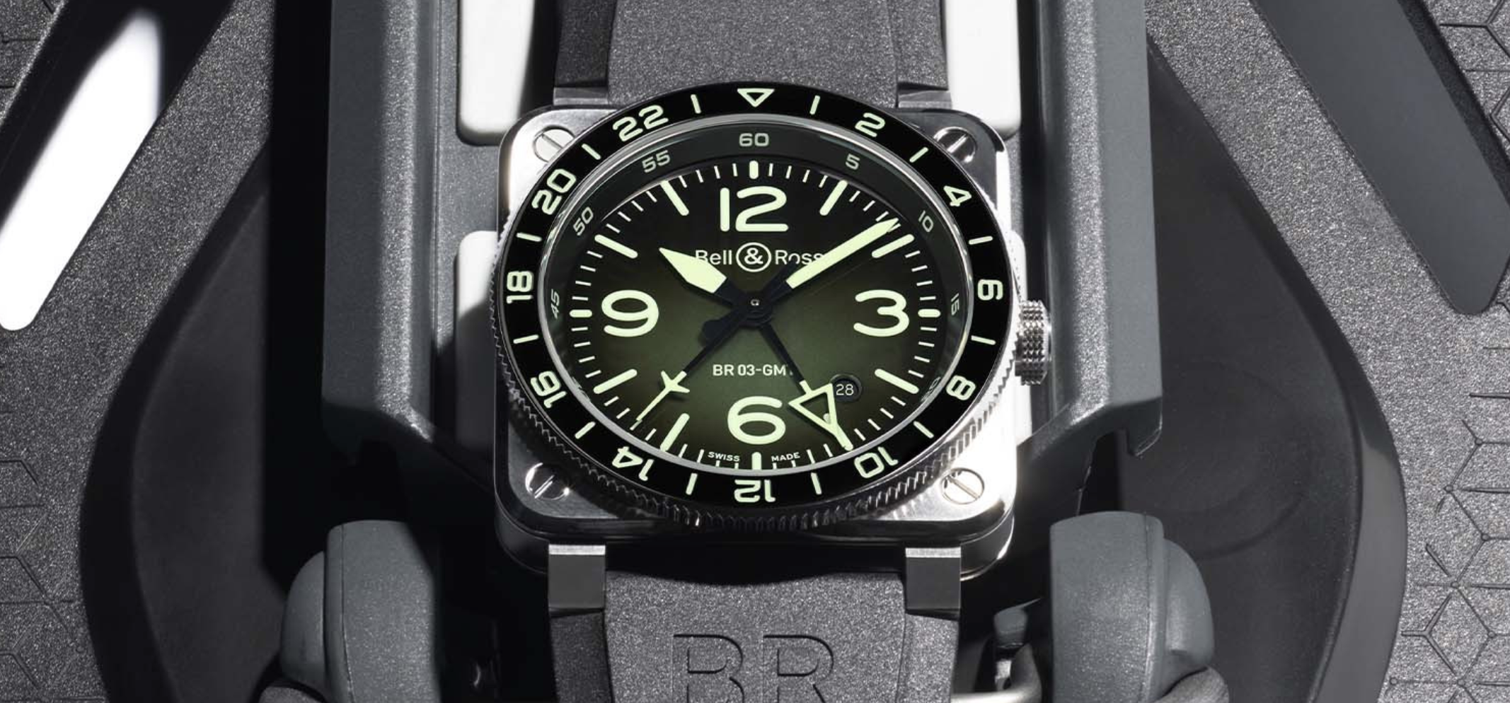 Bell & Ross BR-03 GMT Green Lum Bell & Ross BR-03 GMT Green Lum