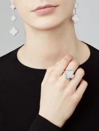 Van Cleef & Arpels Серьги Magic Alhambra Van Cleef & Arpels Серьги Magic Alhambra