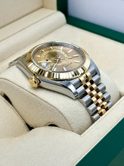 Rolex Sky-Dweller Rolex Sky-Dweller