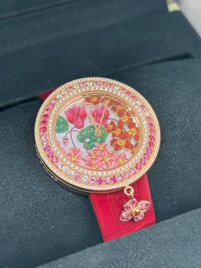 Van Cleef & Arpels Charms Extraordinaire Amour Van Cleef & Arpels Charms Extraordinaire Amour